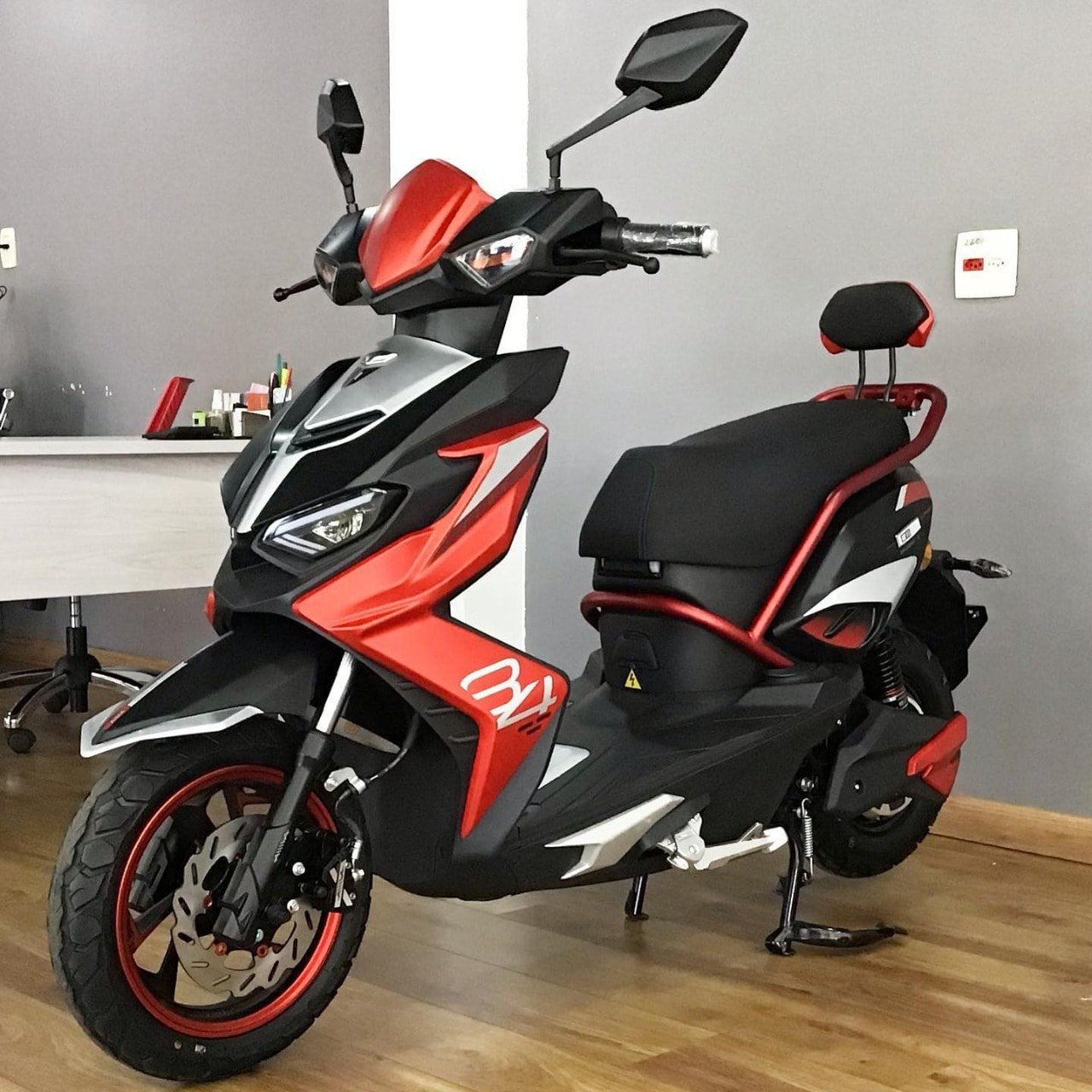 Venda de Moto Elétrica Scooter 2000W Vermelha Homologada para